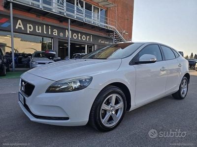 Usata Volvo V40 Inscription 120 CV (88 kW) 2017 Bianco Berlina