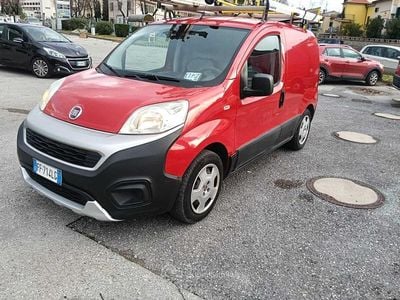 Begagnad Fiat Fiorino 95 HK (69 kW) 2016 Röd Minibuss