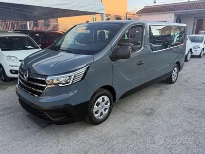 Begagnad Renault Trafic 150 HK (110 kW) 2024 Grå Minibuss