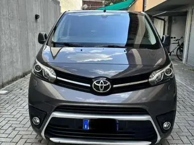Usata Toyota Proace Luxury 120 CV (88 kW) 2019 Monovolume