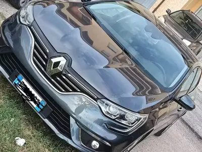 Usata Renault Mégane IV 110 CV (80 kW) 2017 Grigio Berlina