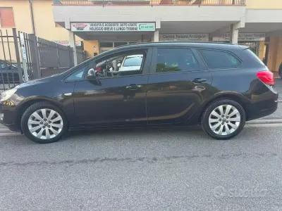 Usata Opel Astra S 95 CV (69 kW) 2011 Nero Station wagon