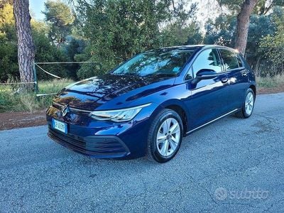 Blu Usata 2023 VW Golf VIII Life Berlina | 23.900 € (Buon prezzo)