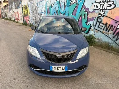 Usata Lancia Ypsilon 69 CV (50 kW) 2018 Blu Utilitaria
