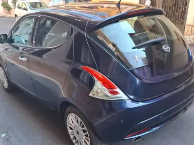 Usata Lancia Ypsilon Gold 95 CV (69 kW) 2017 Blu/azzurro Utilitaria