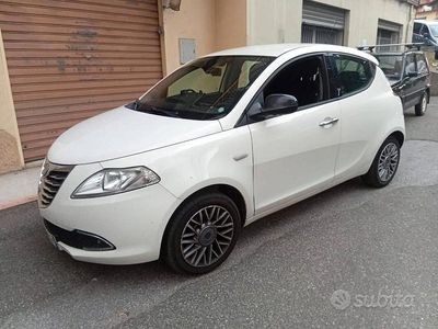 Usata Lancia Ypsilon Silver 95 CV (69 kW) 2012 Bianco Utilitaria