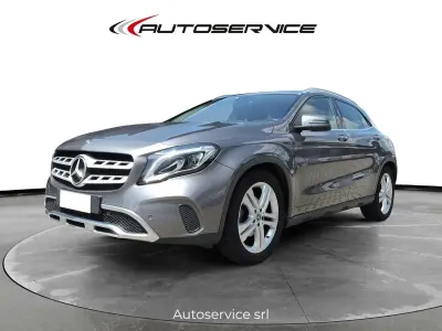 Usata Mercedes GLA180 122 CV (89 kW) 2020 Grigio SUV