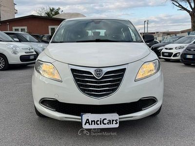 Begagnad Lancia Ypsilon Gold 69 HK (50 kW) 2015 Vit Halvkombi