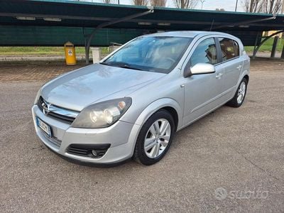 Usata Opel Astra Cosmo 104 CV (76 kW) 2006 Grigio Berlina
