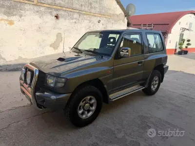 Usata Mitsubishi Pajero 125 CV (91 kW) 1998 Grigio SUV