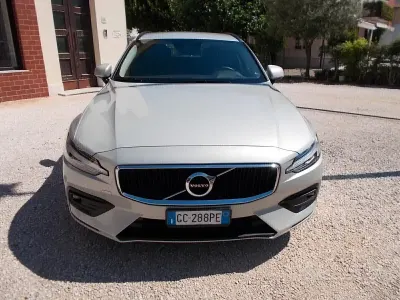 Usata Volvo V60 Business Edition 150 CV (110 kW) 2020 Bianco Station wagon