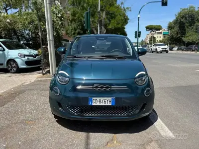 Usata Fiat 500e Icon 42 kW (58 CV) 2021 Bluazzurro Berlina