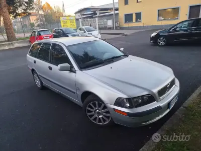 Usata Volvo V40 102 CV (75 kW) 2001 Grigio Station wagon