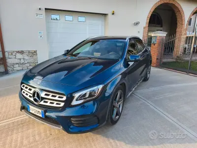 Usata Mercedes GLA200 Premium 136 CV (100 kW) 2019 Blu avion SUV