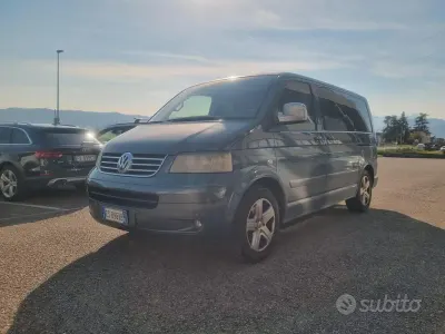 Usata VW Multivan Comfortline 131 CV (96 kW) 2005 Grigio Monovolume