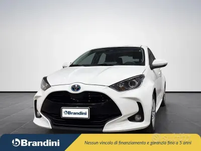 Usata Toyota Yaris Hybrid Business Edition 92 CV (67 kW) 2023 Bianco Berlina