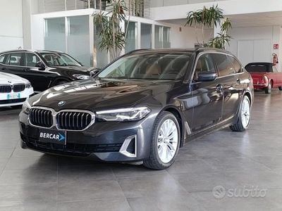Usata BMW 520 Luxury Line 190 CV (139 kW) 2022 Grigio Station wagon