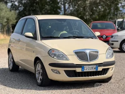 Usata Lancia Ypsilon 60 CV (44 kW) 2003 Beige Utilitaria