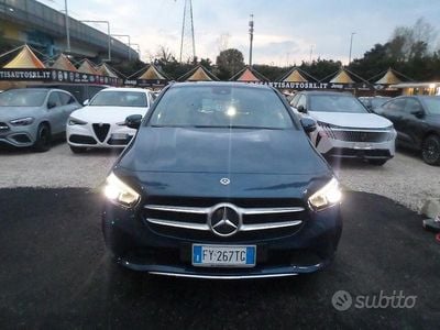Usata Mercedes B180 116 CV (85 kW) 2019 Blu Monovolume