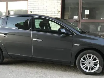 Usata Lancia Delta 120 CV (88 kW) 2011 Grigio Utilitaria