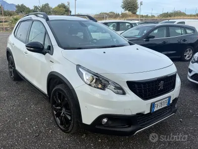 Usata Peugeot 2008 Style 102 CV (75 kW) 2019 Bianco SUV