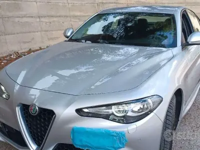 Usata Alfa Romeo Giulia 150 CV (110 kW) 2017 Grigio Berlina