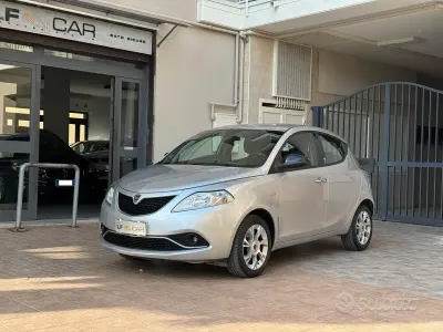 Usata Lancia Ypsilon Platinum 69 CV (50 kW) 2016 Grigio Utilitaria