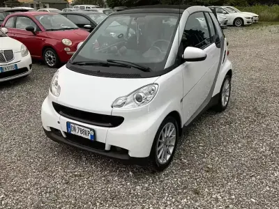 Begagnad Smart ForTwo Cabrio Passion 45 HK (33 kW) 2008 Vit Cab