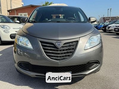 Begagnad Lancia Ypsilon 69 HK (50 kW) 2015 Grå Halvkombi