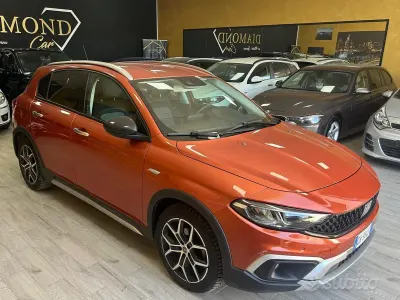 Usata Fiat Tipo Cross 131 CV (96 kW) 2022 Arancione Berlina