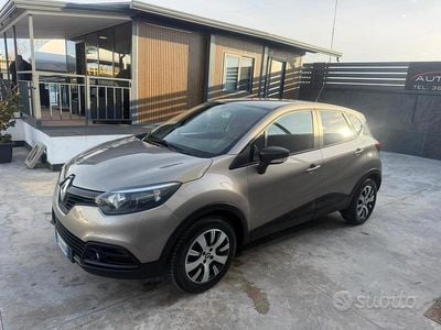 Usata Renault Captur 90 CV (66 kW) 2015 Marrone SUV
