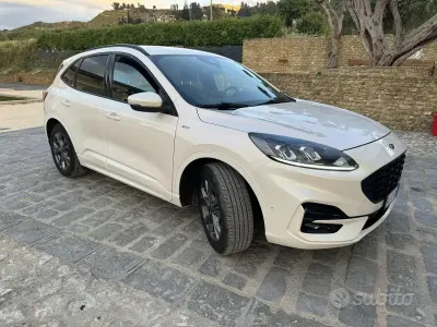 Usata Ford Kuga 120 CV (88 kW) 2021 Bianco SUV