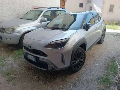 Usata Toyota Yaris Cross 92 CV (67 kW) 2022 Grigio SUV