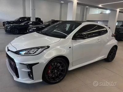 Begagnad Toyota Yaris 261 HK (191 kW) 2024 Vit Halvkombi