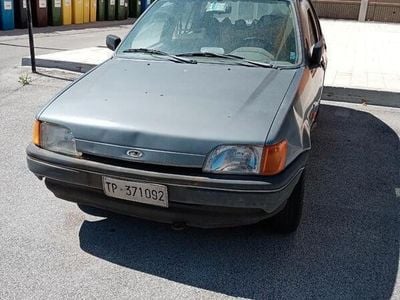 Usata Ford Fiesta 73 CV (53 kW) 1991 Grigio Utilitaria