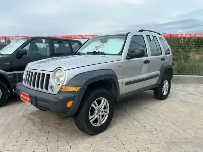 Usata Jeep Cherokee Limited 163 CV (119 kW) 2006 Grigio SUV