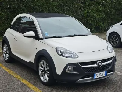 Usata Opel Adam Rocks 69 CV (50 kW) 2016 Bianco Utilitaria