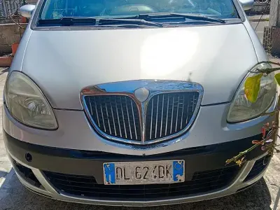 Usata Lancia Musa 90 CV (66 kW) 2007 Grigio Monovolume