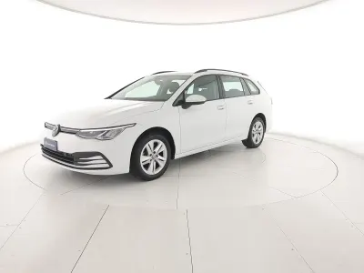Usata VW Golf VIII Life 116 CV (85 kW) 2022 Pure white Station wagon