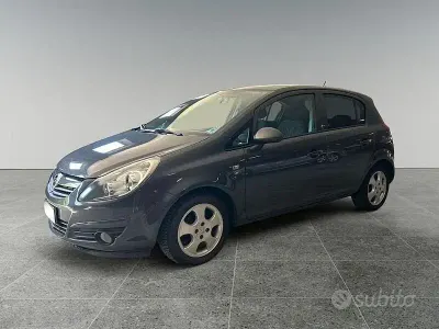 Usata Opel Corsa Edition 75 CV (55 kW) 2011 Grigio Utilitaria