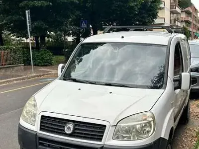 Usata Fiat Doblò Active 103 CV (75 kW) 2009 Bianco Monovolume