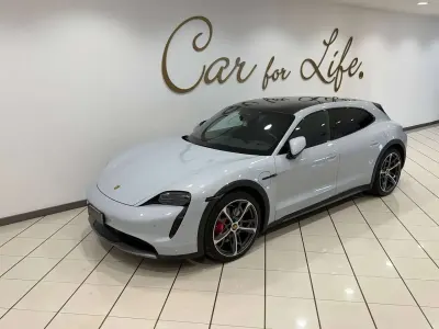 Usata Porsche Taycan Cross Turismo 136 kW (185 CV) 2022 Ghiaccio metallizzato Station wagon