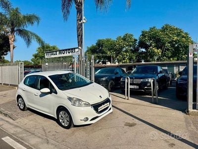 Usata Peugeot 208 Allure 82 CV (60 kW) 2013 Bianco Utilitaria