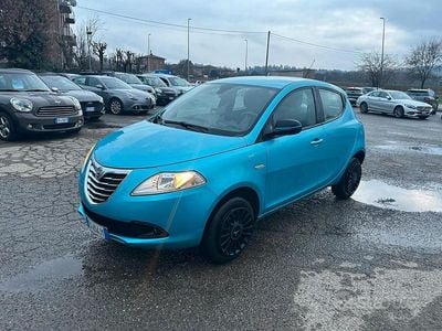 Usata Lancia Ypsilon 85 CV (62 kW) 2013 Blu Utilitaria