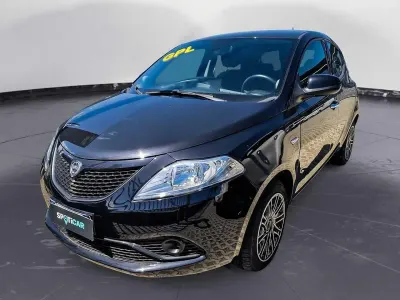 Usata Lancia Ypsilon Silver 69 CV (50 kW) 2020 Nero Utilitaria
