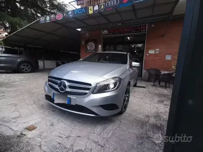 Usata Mercedes A180 109 CV (80 kW) 2015 Grigio Utilitaria