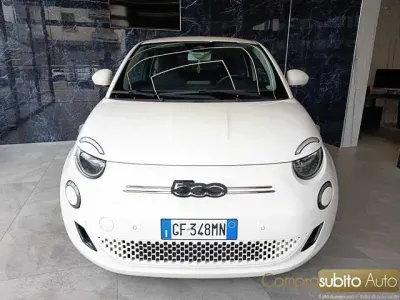 Second-hand Fiat 500e Passion 42 kW (58 CP) 2021 Alb Berlinǎ