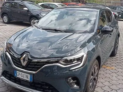 Usata Renault Captur Techno 101 CV (74 kW) 2023 Bluazzurro SUV
