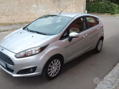 Usata Ford Fiesta 97 CV (71 kW) 2013 Grigio Berlina