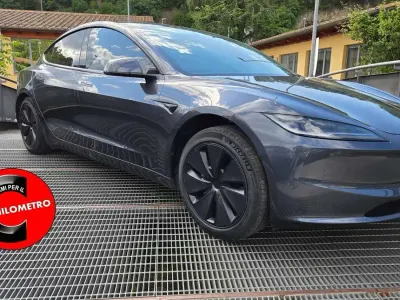 Usata Tesla Model 3 RWD 208 kW (284 CV) 2024 Grigio Berlina